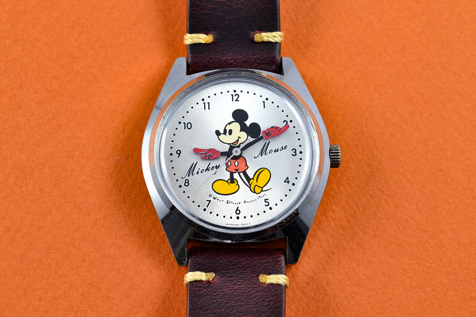 Vintage Seiko Mickey Mouse watch For Sale>⁣⁣ A rare vintage Mickey Mouse manual watch made in  main image 4