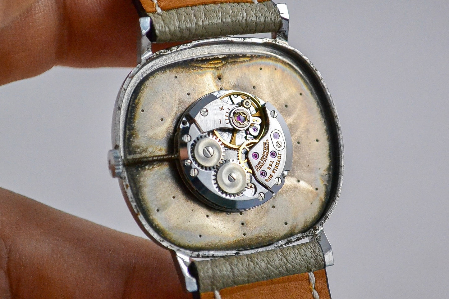 juvenia tv bleue mécanique LumeVille montre vintage