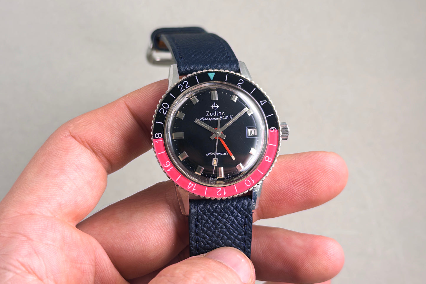Zodiac Aerospace GMT 752-925 Bakelite lumeville vintage watch red black