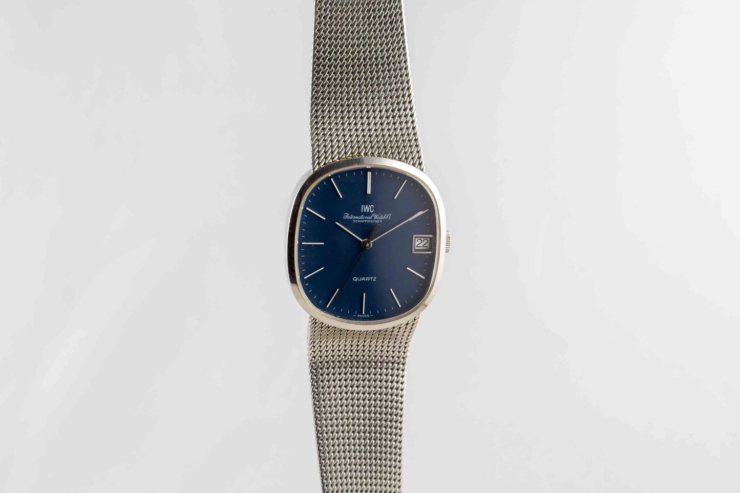 lumeville montre vintage IWC 3073 Bleue 2405 quartz