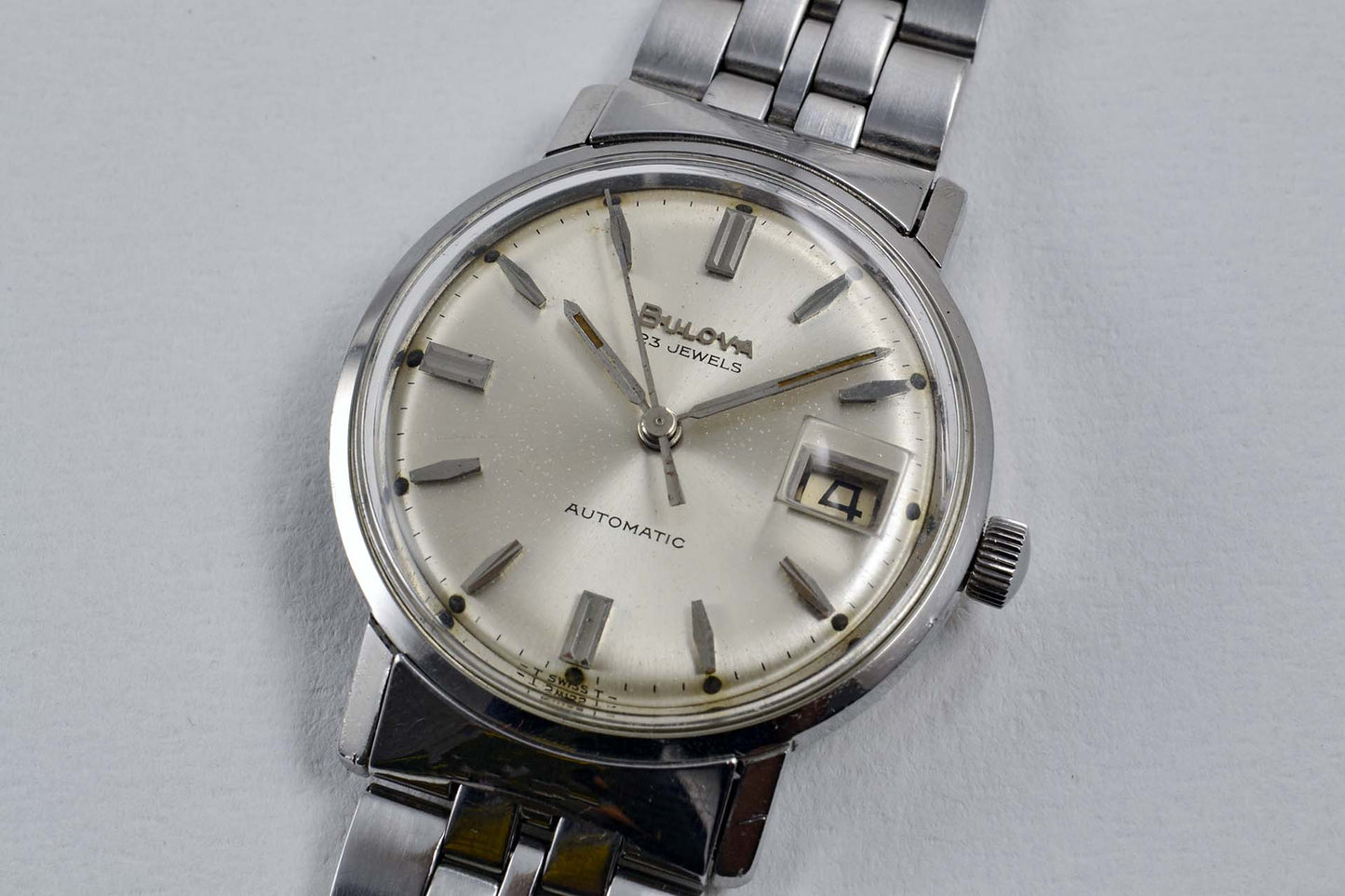 Bulova Date Automatic - 1966 - LumeVille