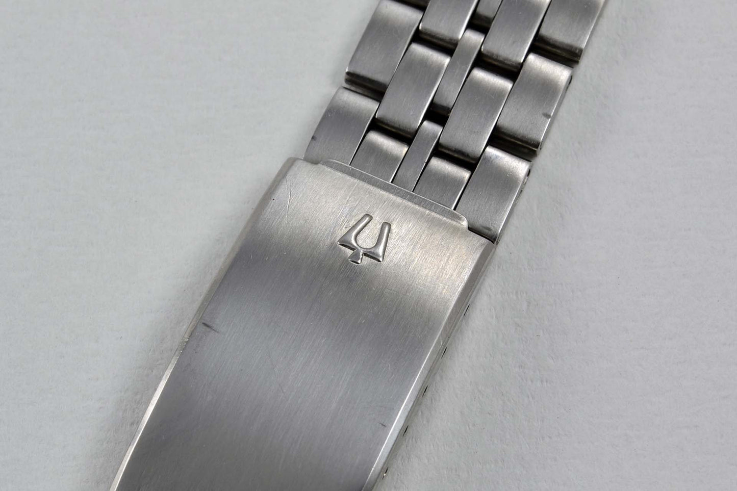 Bulova Date Automatic - 1966 - LumeVille