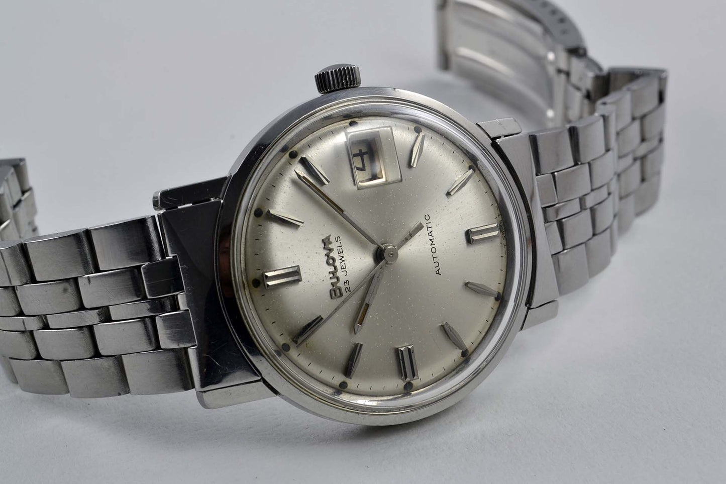 Bulova Date Automatic - 1966 - LumeVille