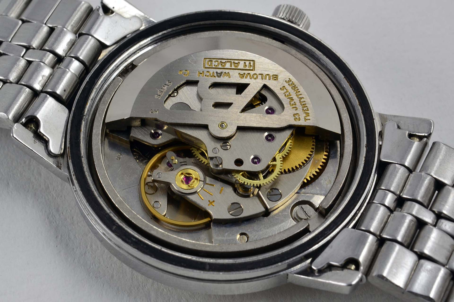 Bulova Date Automatic - 1966 - LumeVille
