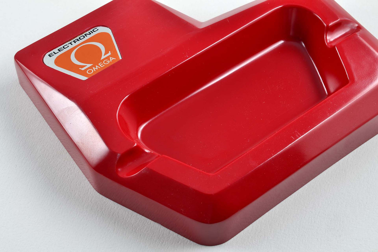 Omega Electronic Cendrier bulova diapason lumeville horloger