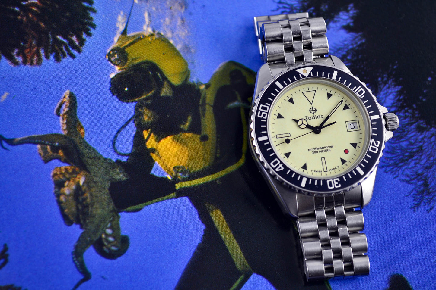 lumeville montre vintage Zodiac Red Dot Diver Full Lume 113.21.07