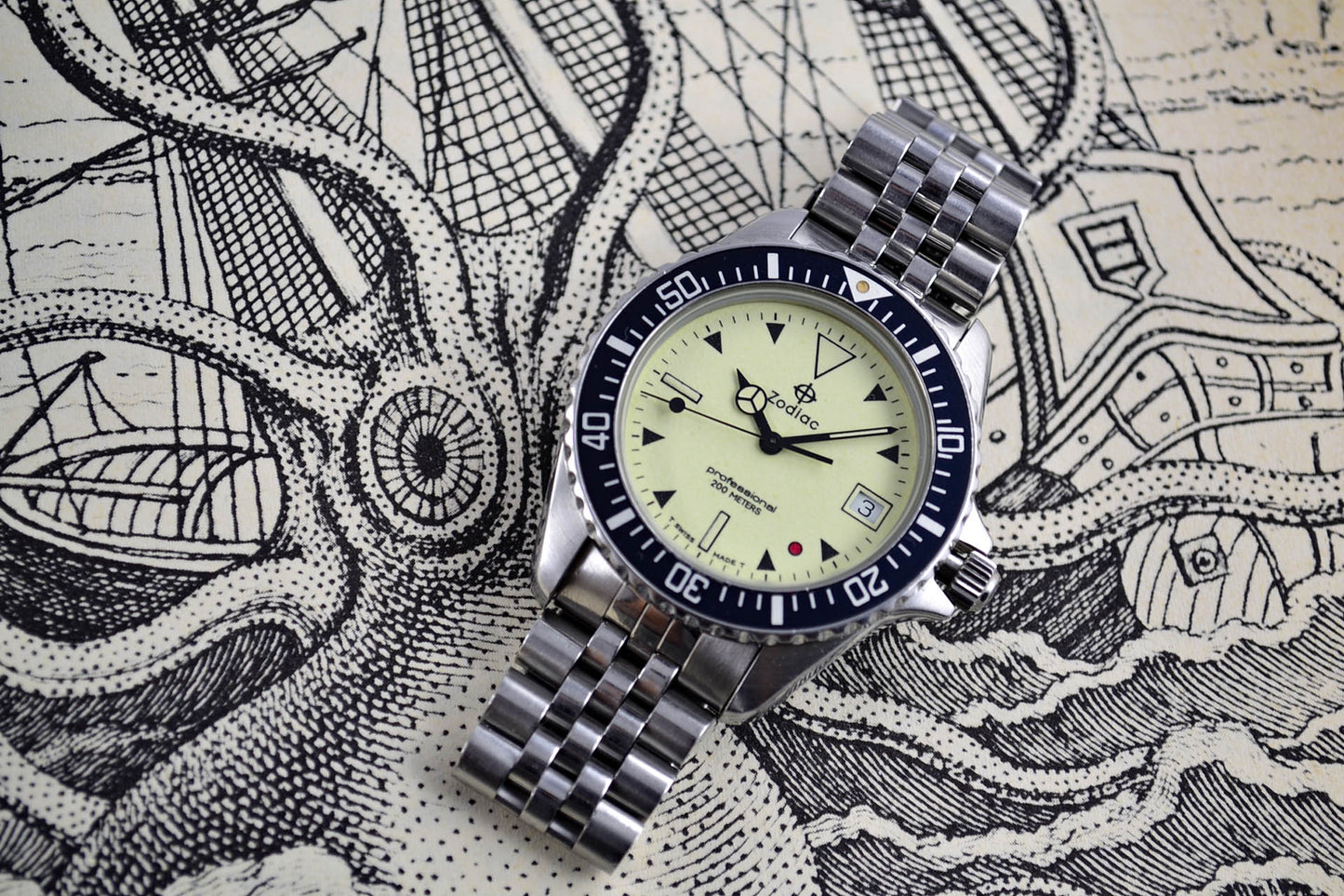 lumeville montre vintage Zodiac Red Dot Diver Full Lume 113.21.07