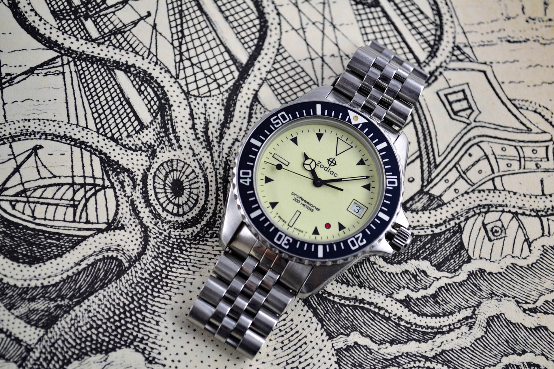 lumeville montre vintage Zodiac Red Dot Diver Full Lume 113.21.07