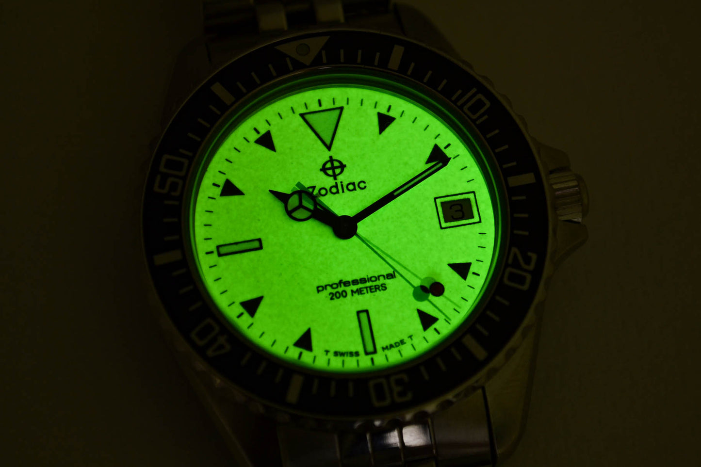 lumeville montre vintage Zodiac Red Dot Diver Full Lume 113.21.07