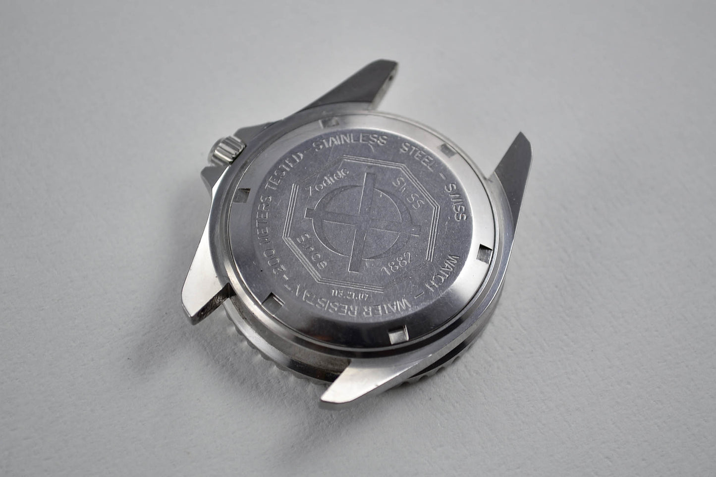 lumeville montre vintage Zodiac Red Dot Diver Full Lume 113.21.07
