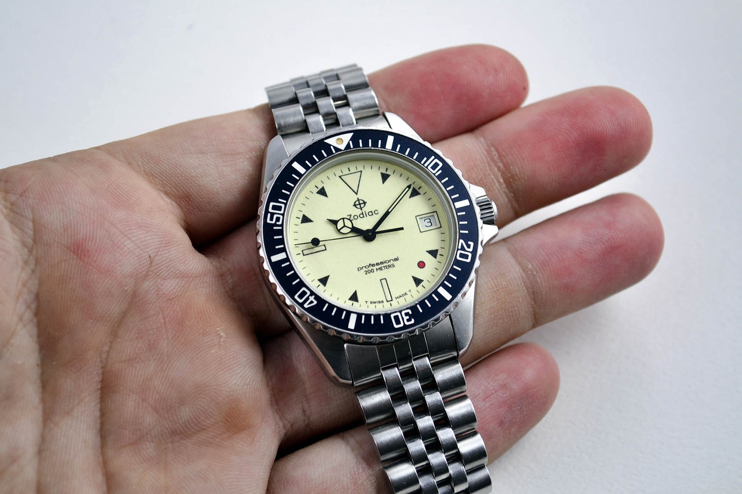 lumeville montre vintage Zodiac Red Dot Diver Full Lume 113.21.07