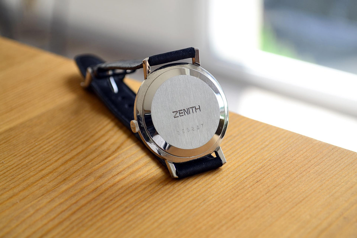 lumeville montre vintage zenith calibre 106