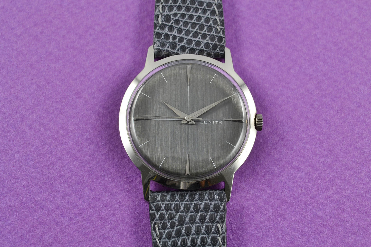 montre vintage lumeville Zenith Cadran Crosshair gris brossé