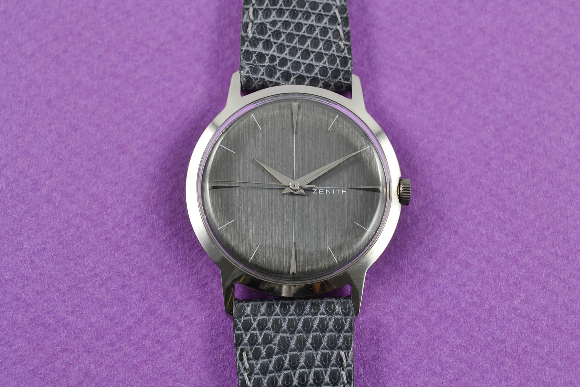 montre vintage lumeville Zenith Cadran Crosshair gris brossé