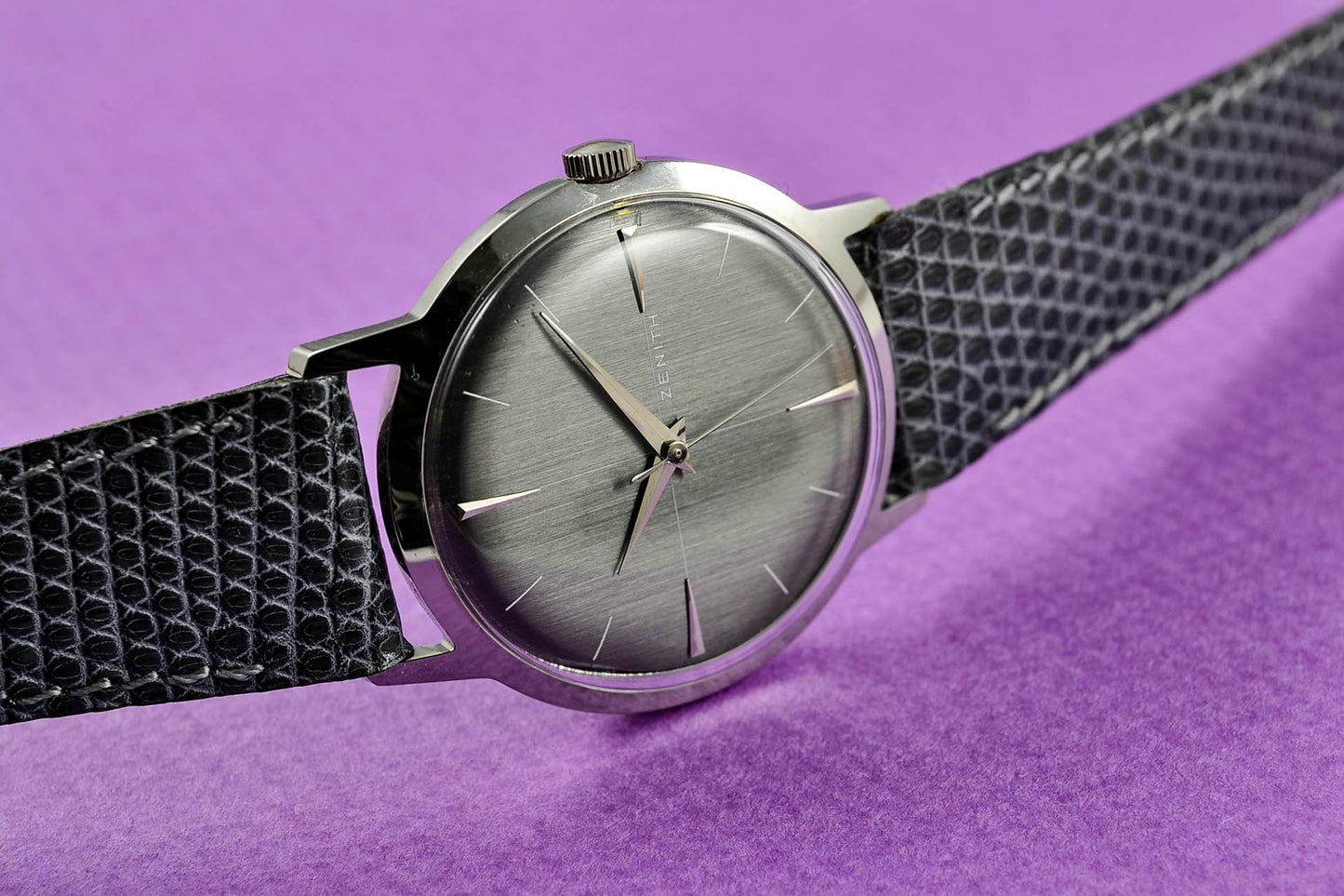 montre vintage lumeville Zenith Cadran Crosshair gris brossé