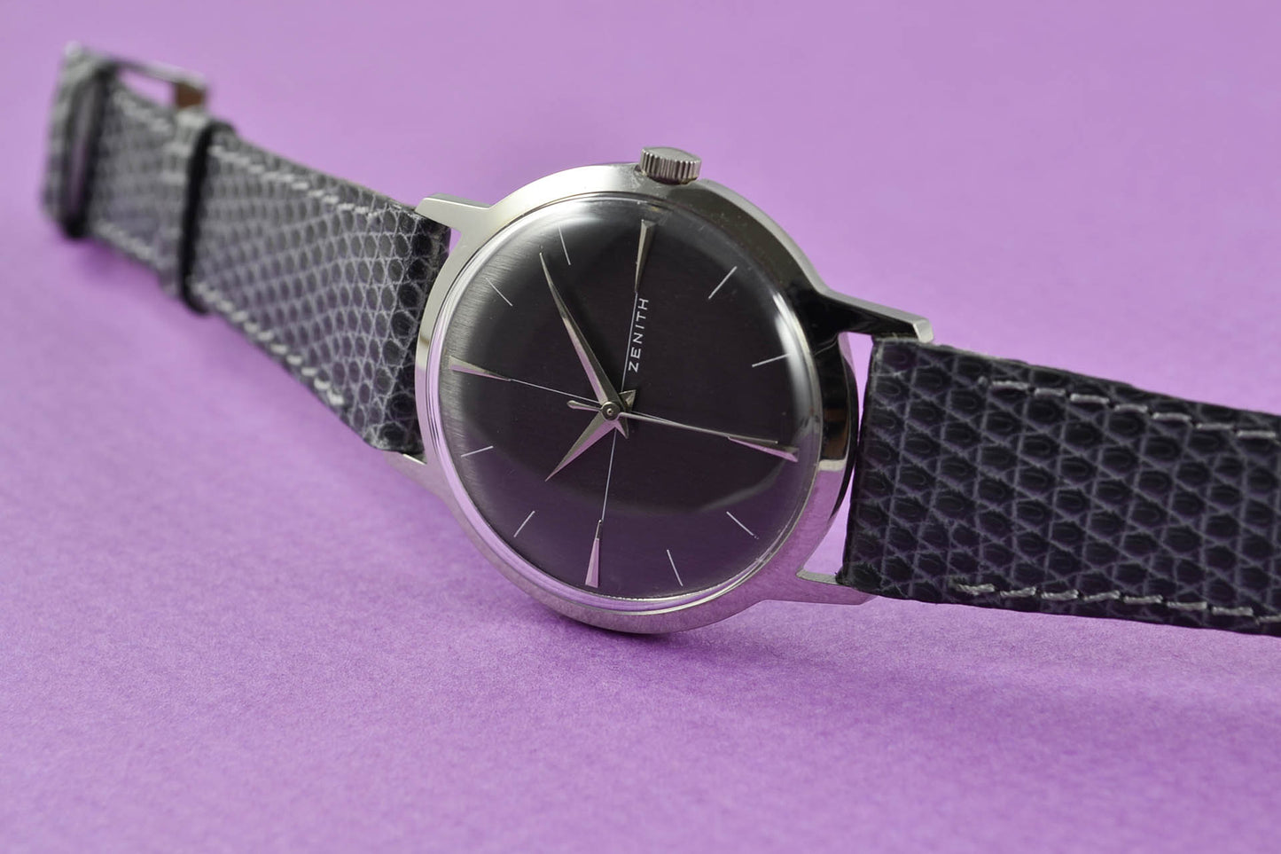 montre vintage lumeville Zenith Cadran Crosshair gris brossé