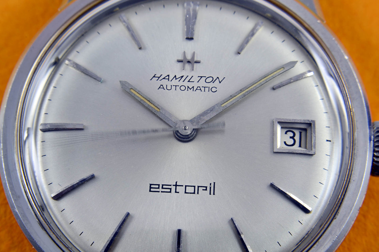 lumeville montre vintage Hamilton Estoril 300