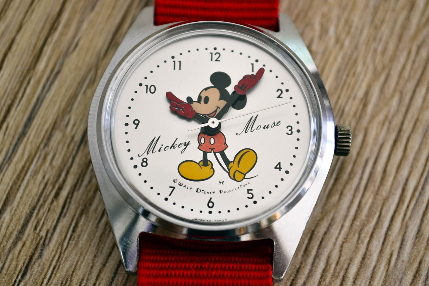 lumeville montre vintage blo Seiko Mickey Mouse Walt Disney vers 1970