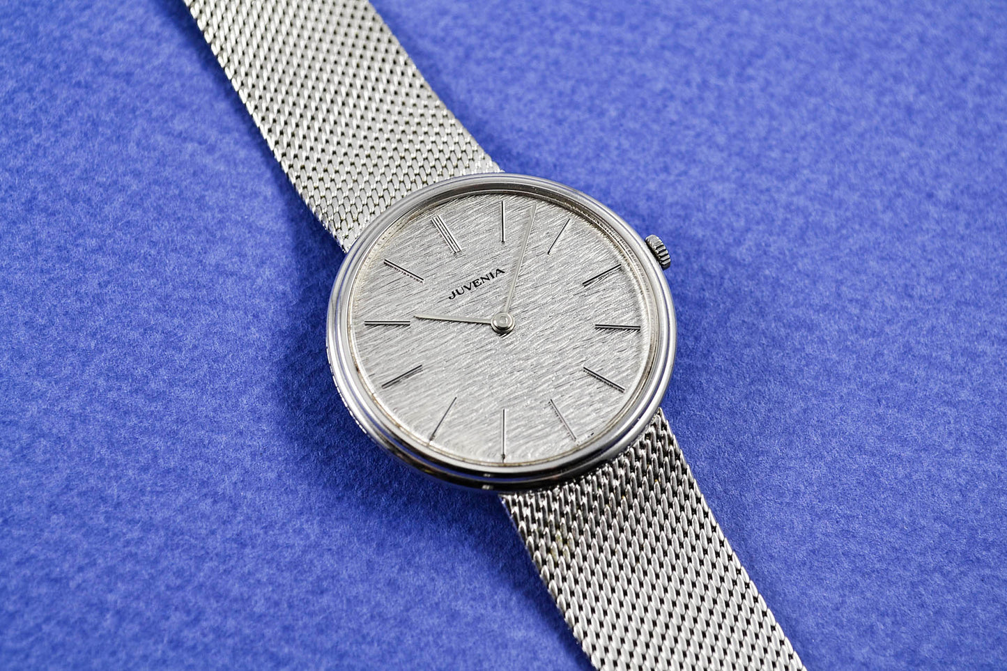 Juvenia Slim Vagues Grises peseux 7001 lumeville montre vintage
