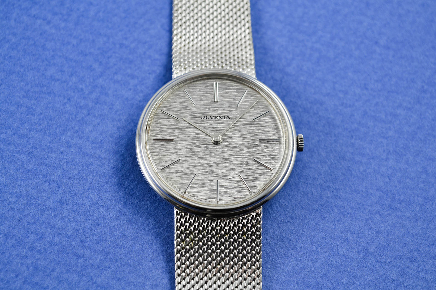 Juvenia Slim Vagues Grises peseux 7001 lumeville montre vintage