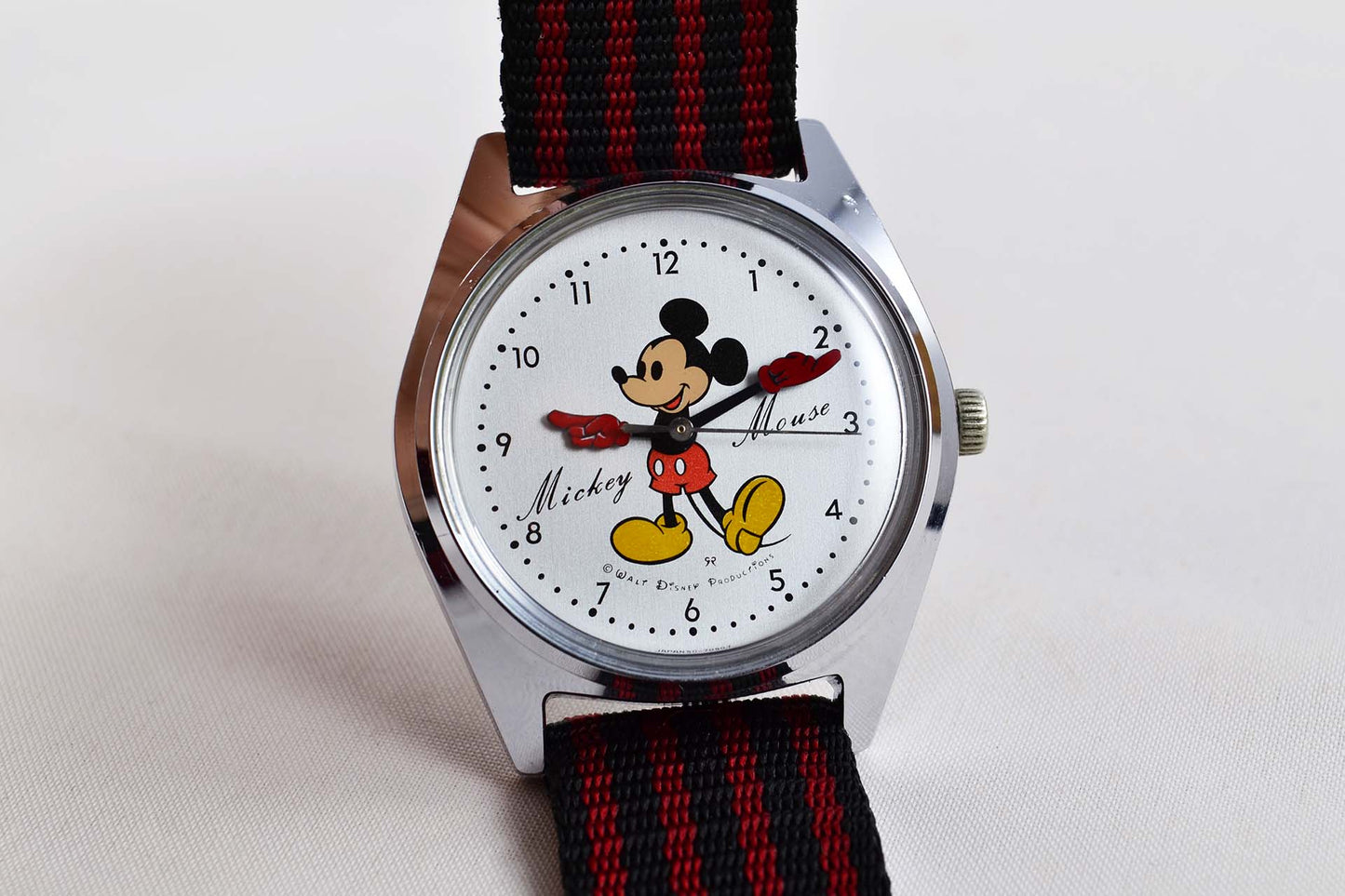 Seiko Mickey Mouse Walt Disney vers 1970 - LumeVille