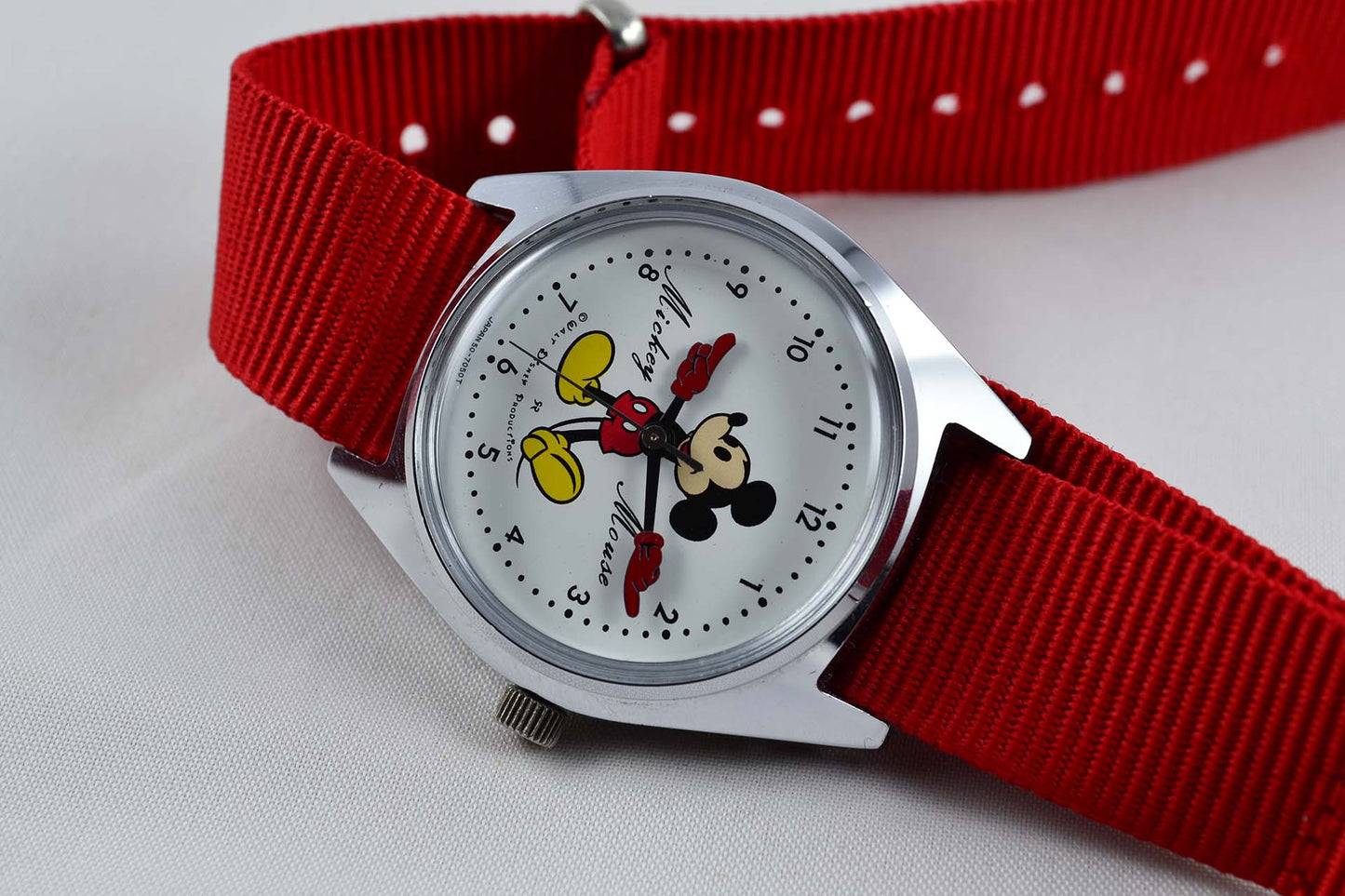 Seiko Mickey Mouse Walt Disney vers 1970 - LumeVille