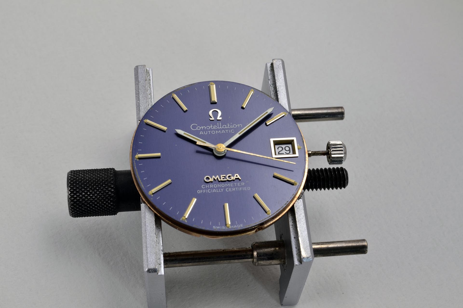 Omega Constellation C Shape Bleu 168.0056 early 1970 - LumeVille