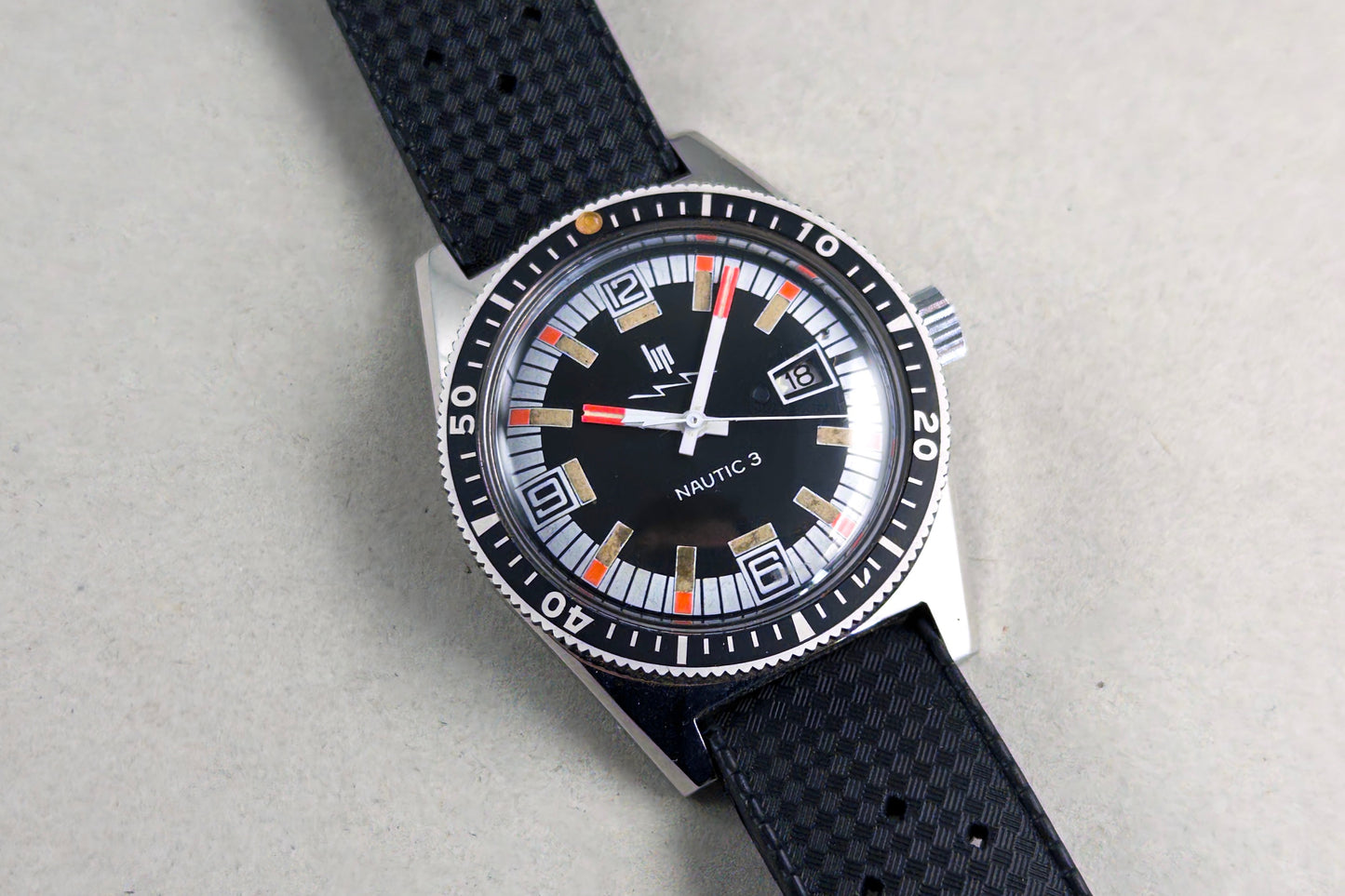 Lip Nautic 3 Diver Electronic r184 lumeville vintage watch