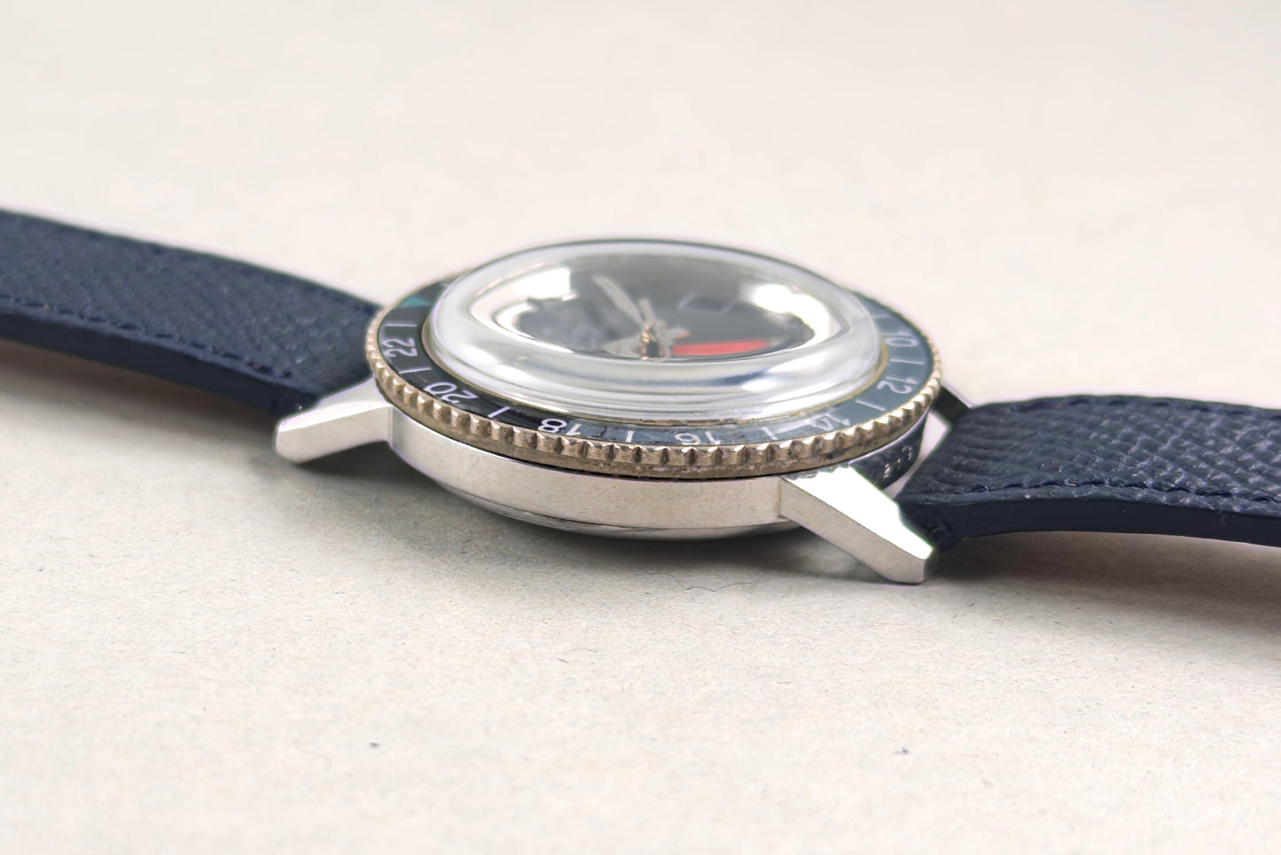Zodiac Aerospace GMT 752-925 Bakelite lumeville vintage watch