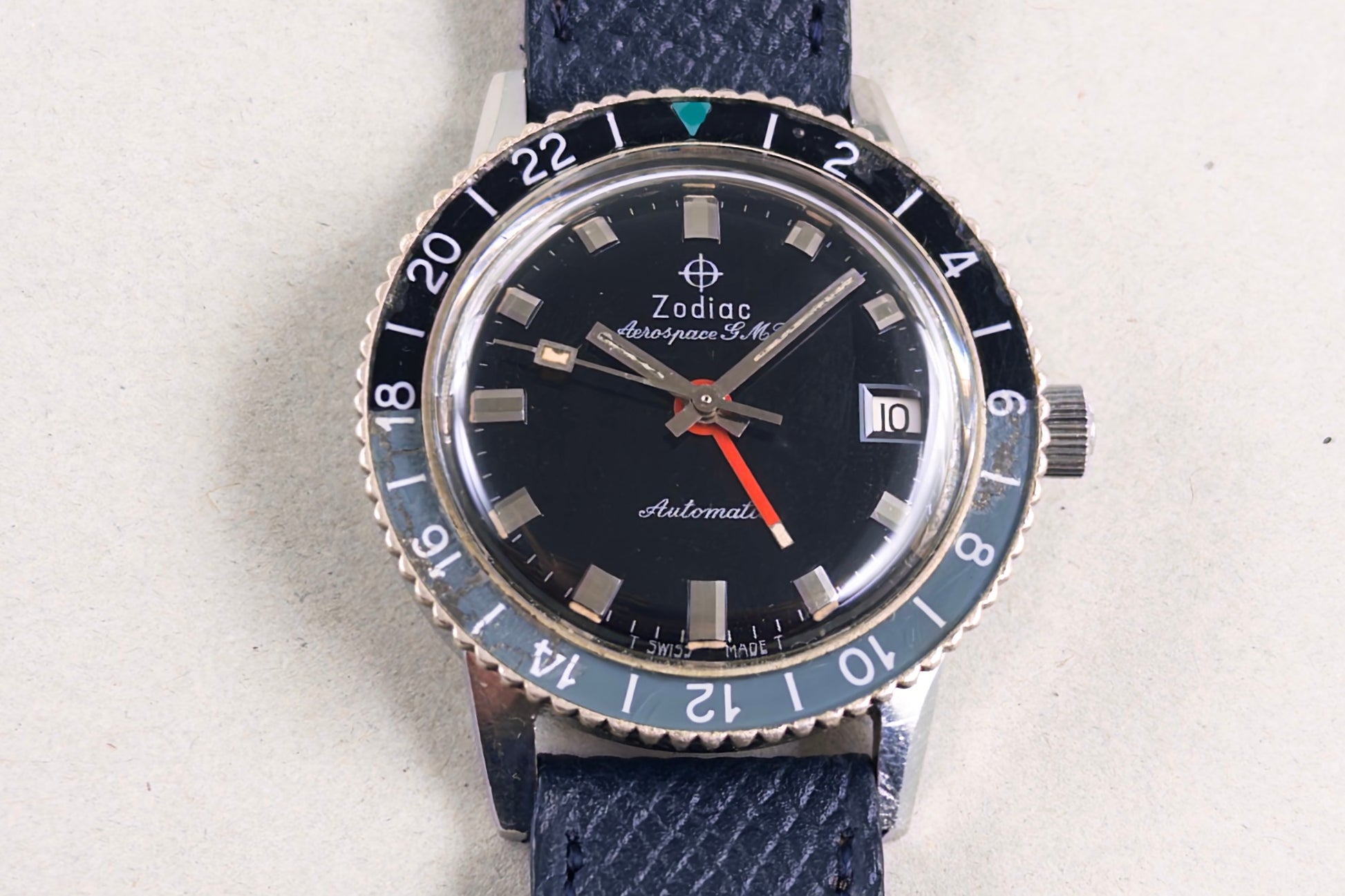 Zodiac Aerospace GMT 752-925 Bakelite lumeville vintage watch