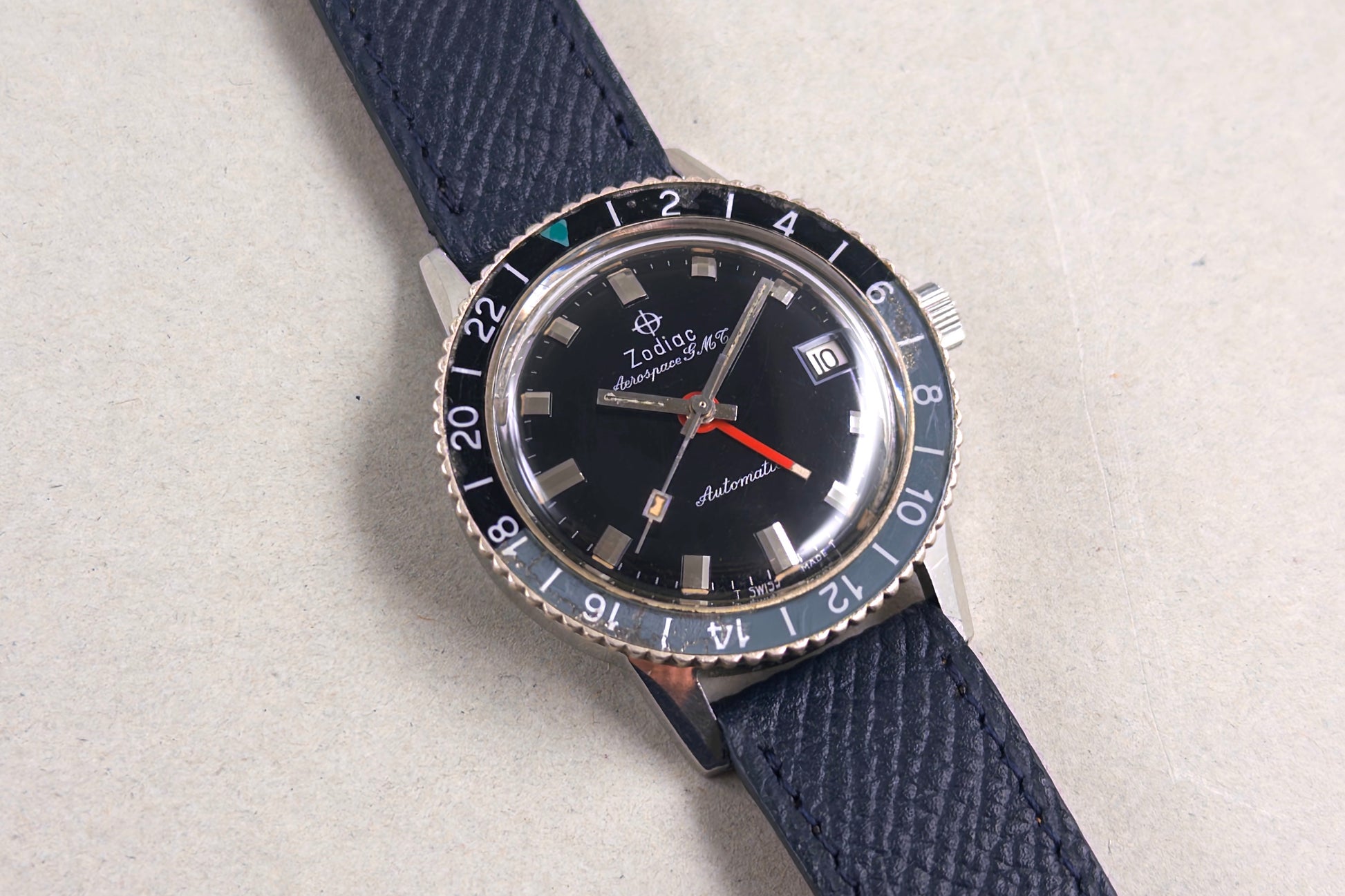 Zodiac Aerospace GMT 752-925 Bakelite lumeville vintage watch