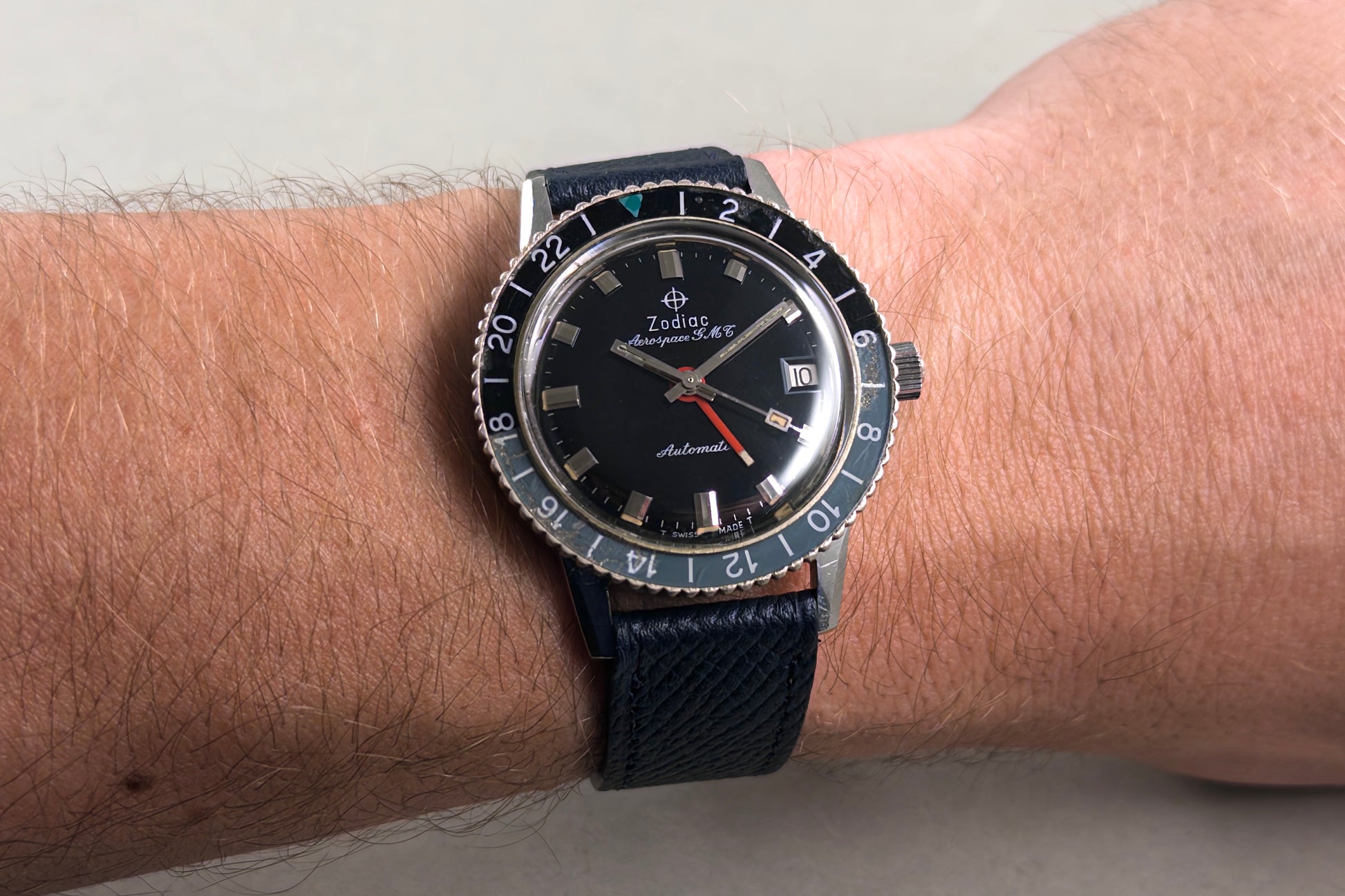 Zodiac Aerospace GMT 752-925 Bakelite lumeville vintage watch wristshot
