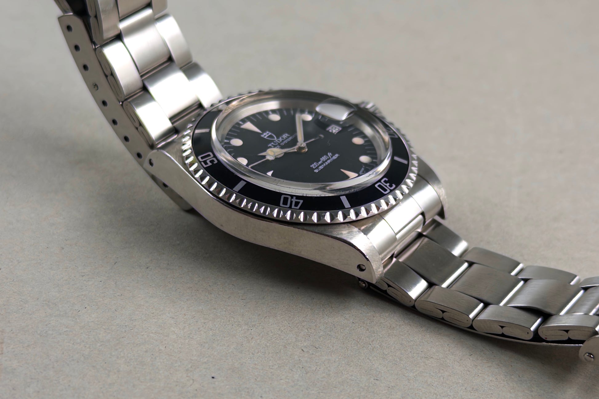 Tudor Submariner ref. 79090 1995 black tritium vintage dive watch Lumeville vintage watch crystal drilled lugs