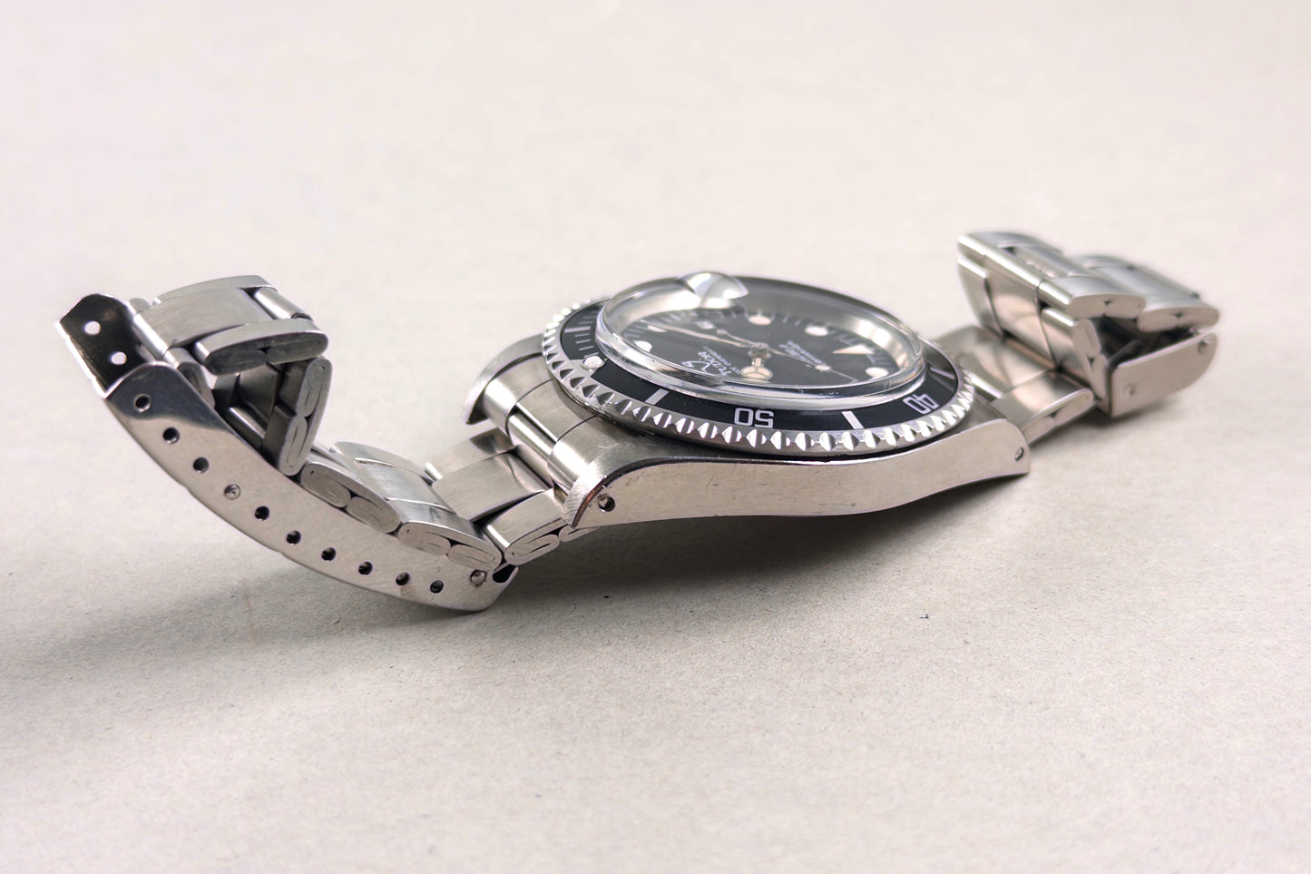 Tudor Submariner ref. 79090 1995 black tritium vintage dive watch Lumeville vintage watch Chamfer