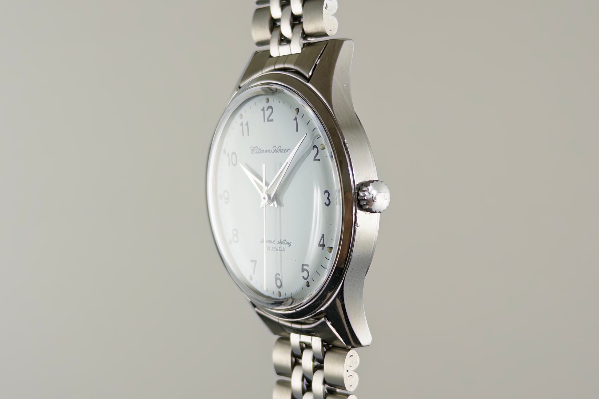 Side profile of the Citizen Homer Second Setting steel case