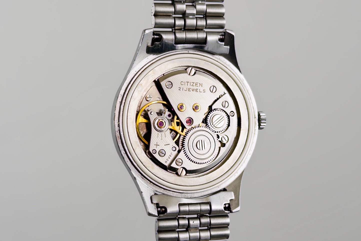 21-jewel Citizen movement of the Homer Second Setting with the caseback removed