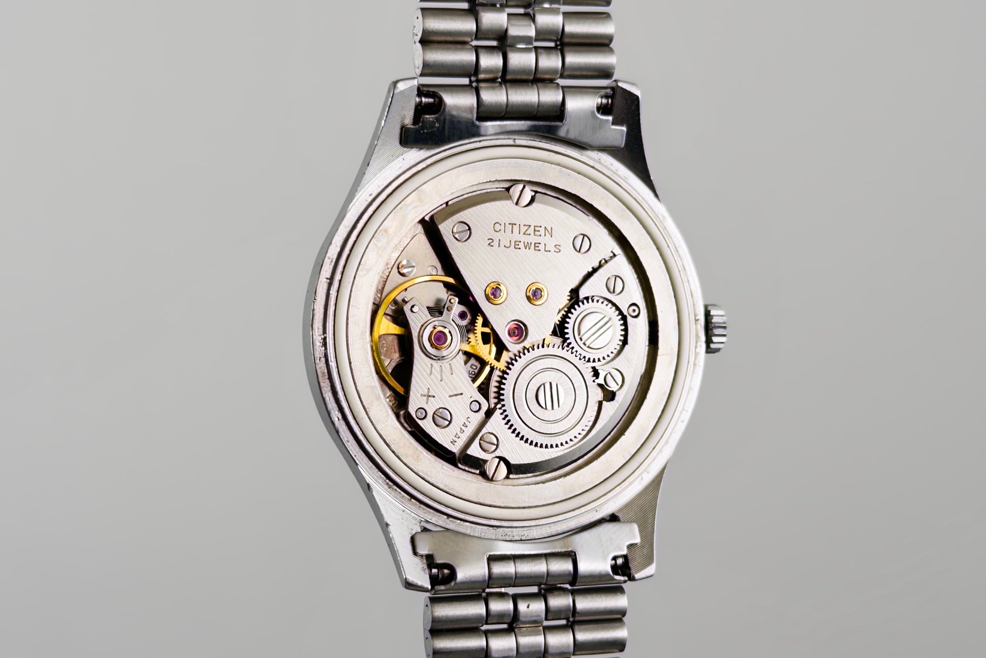 21-jewel Citizen movement of the Homer Second Setting with the caseback removed