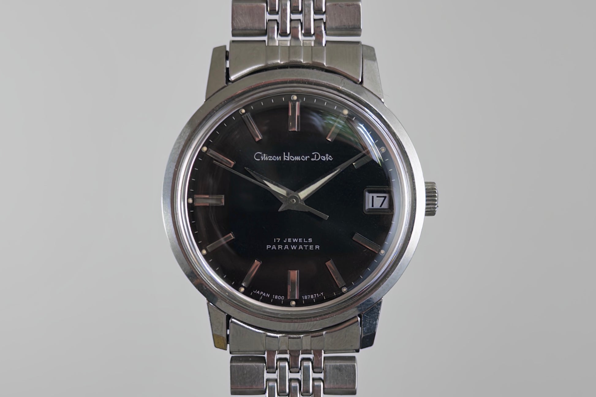Black Citizen Homer Date dial with applied indices, 17 jewels and Parawater markings