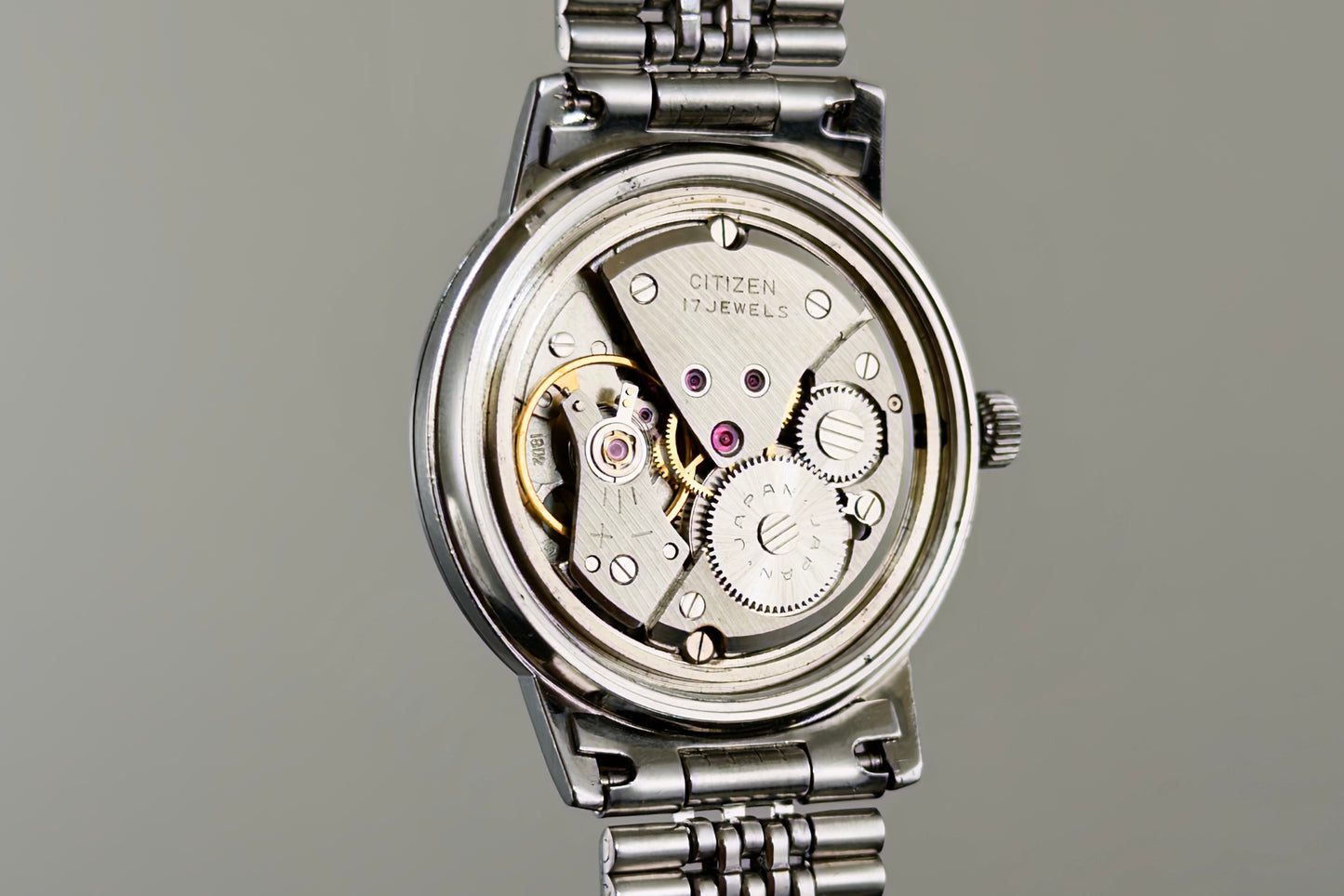 17-jewel Citizen manual-winding movement of the Homer Date with the caseback removed