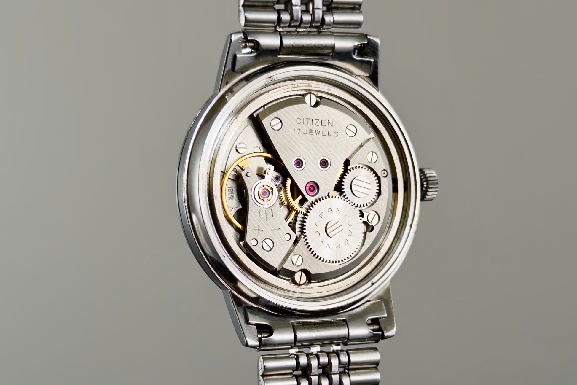 17-jewel Citizen manual-winding movement of the Homer Date with the caseback removed