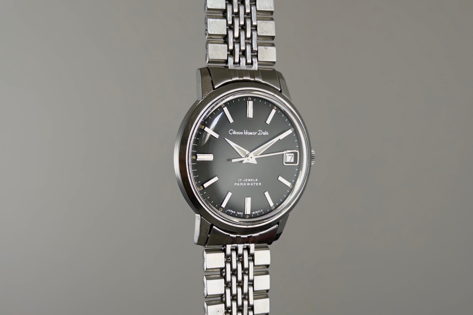 Citizen Homer Date 63-2058 seen from the front on its beads-of-rice bracelet