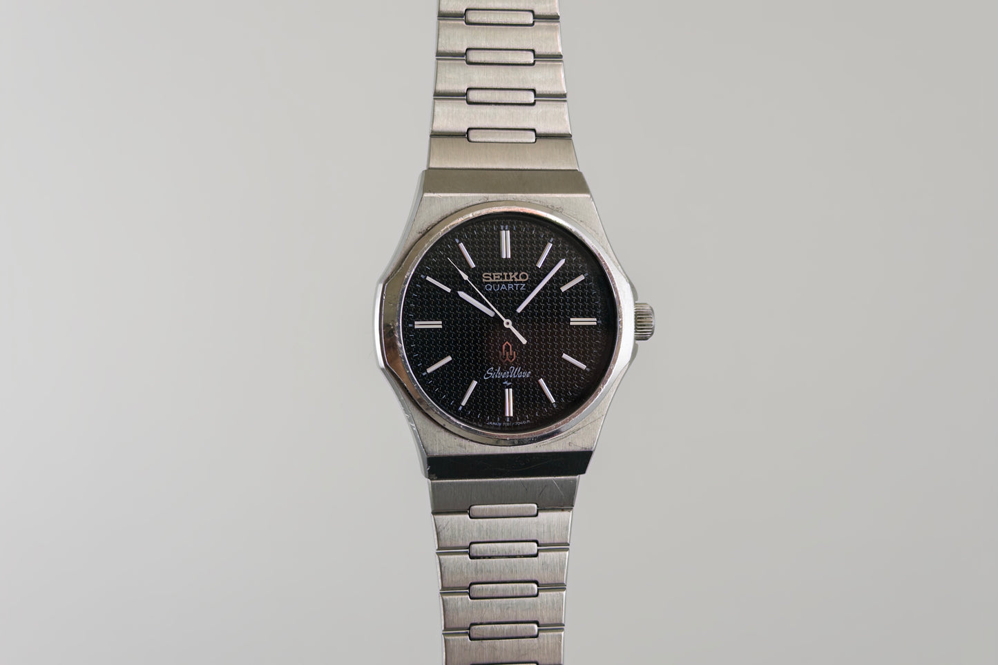 Seiko Silverwave 7121-703B seen from the front with its black dial