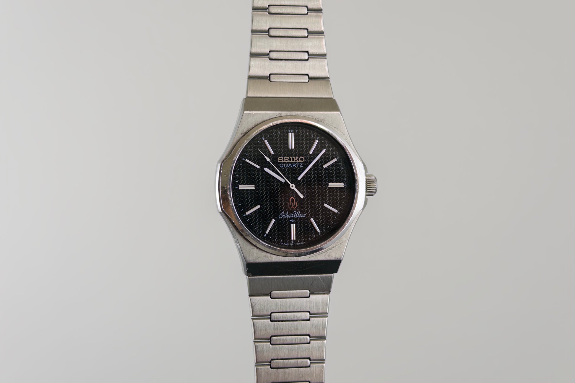 Seiko Silverwave 7121-703B seen from the front with its black dial