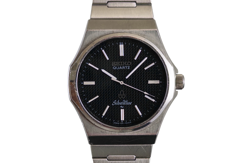 Seiko Silverwave 7121-703B from 1980 with black textured dial and integrated steel bracelet