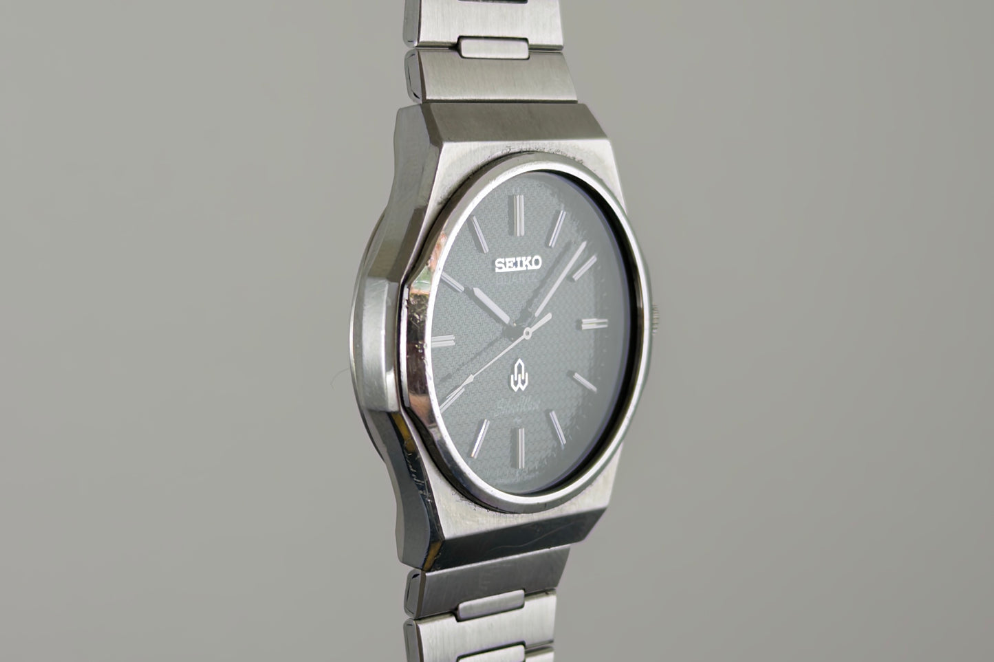 Angled view of the Seiko Silverwave case showing its faceted Nautilus-style profile