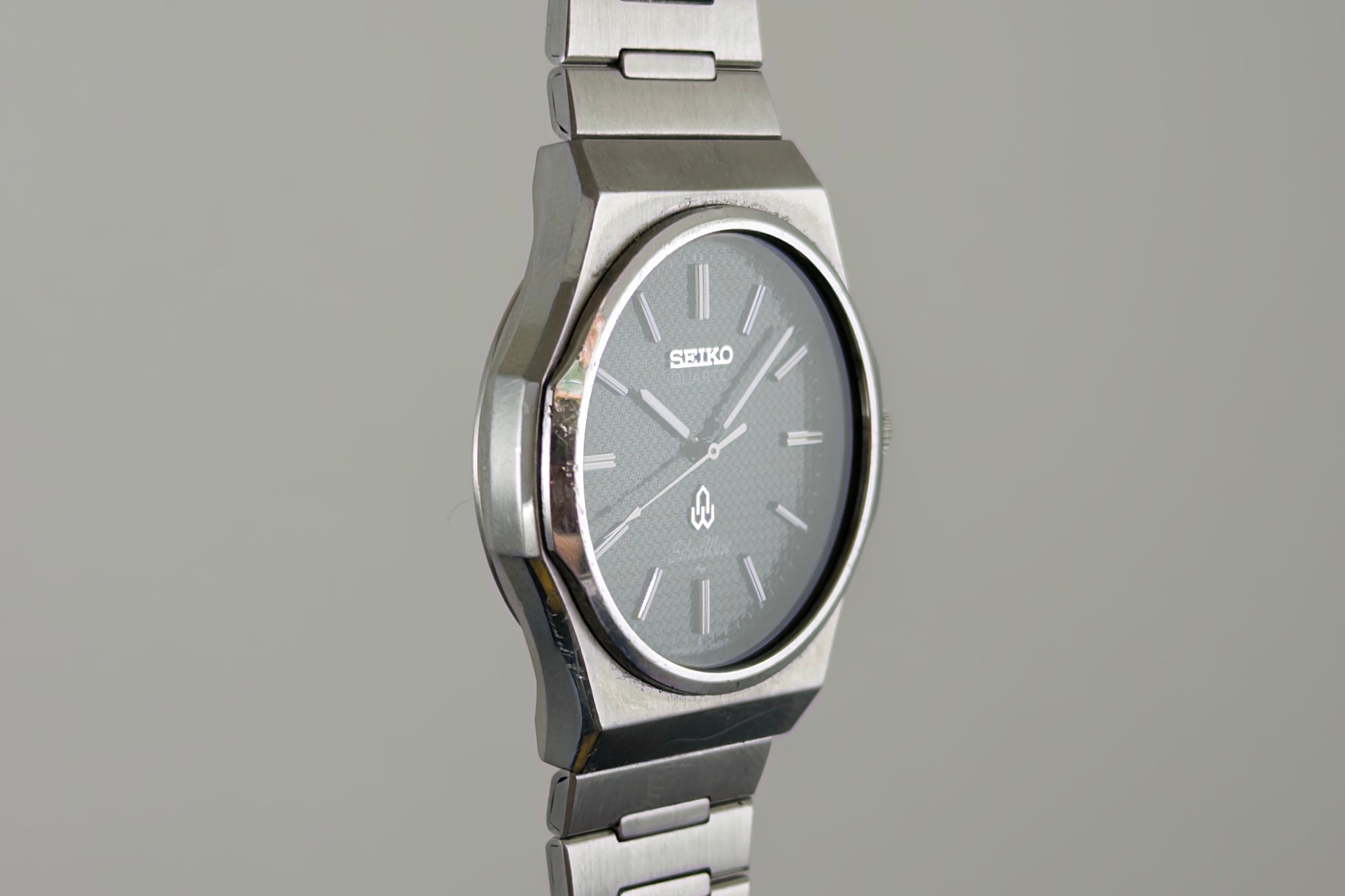 Angled view of the Seiko Silverwave case showing its faceted Nautilus-style profile