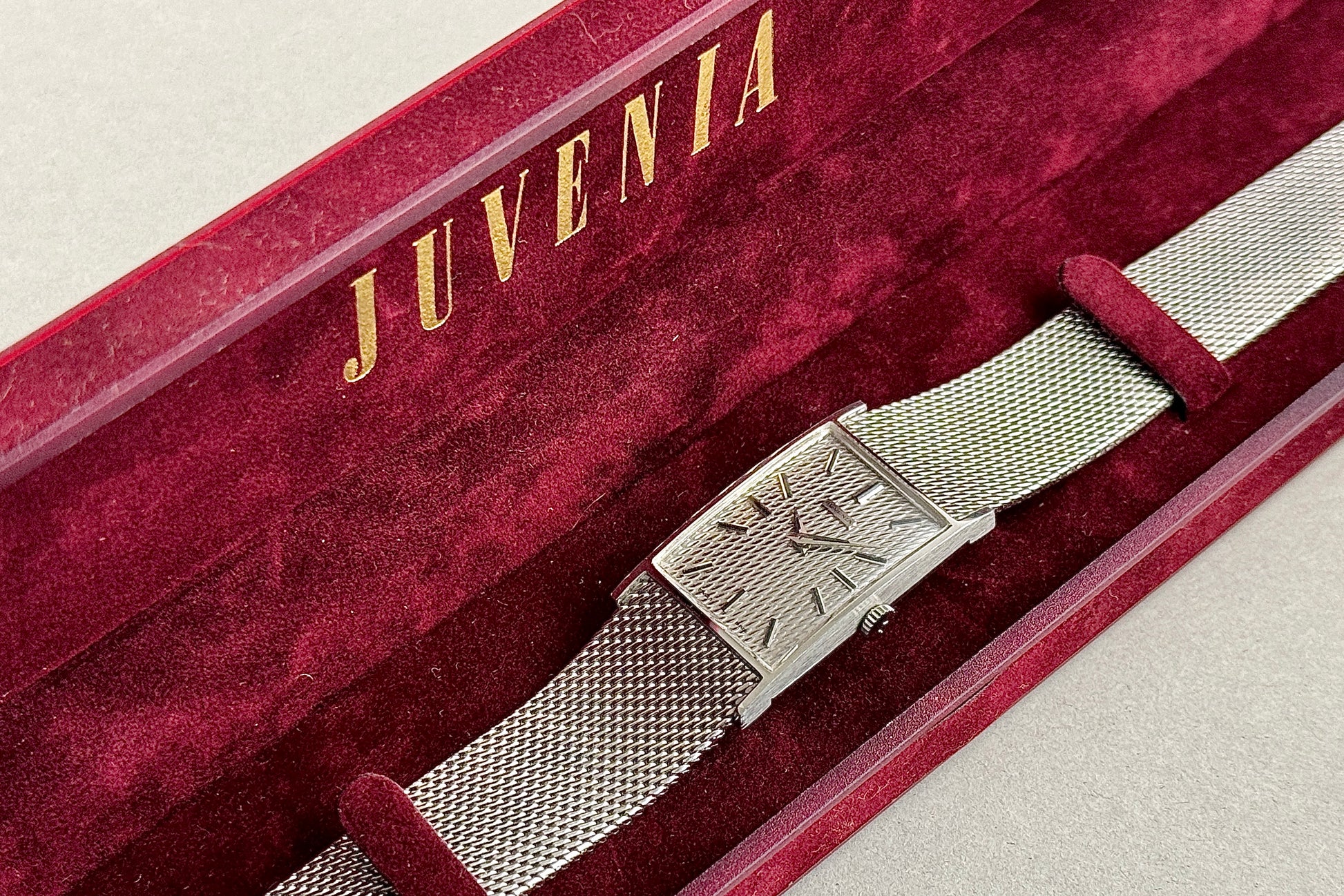 Juvenia Tank Mint lumeville montre vintage