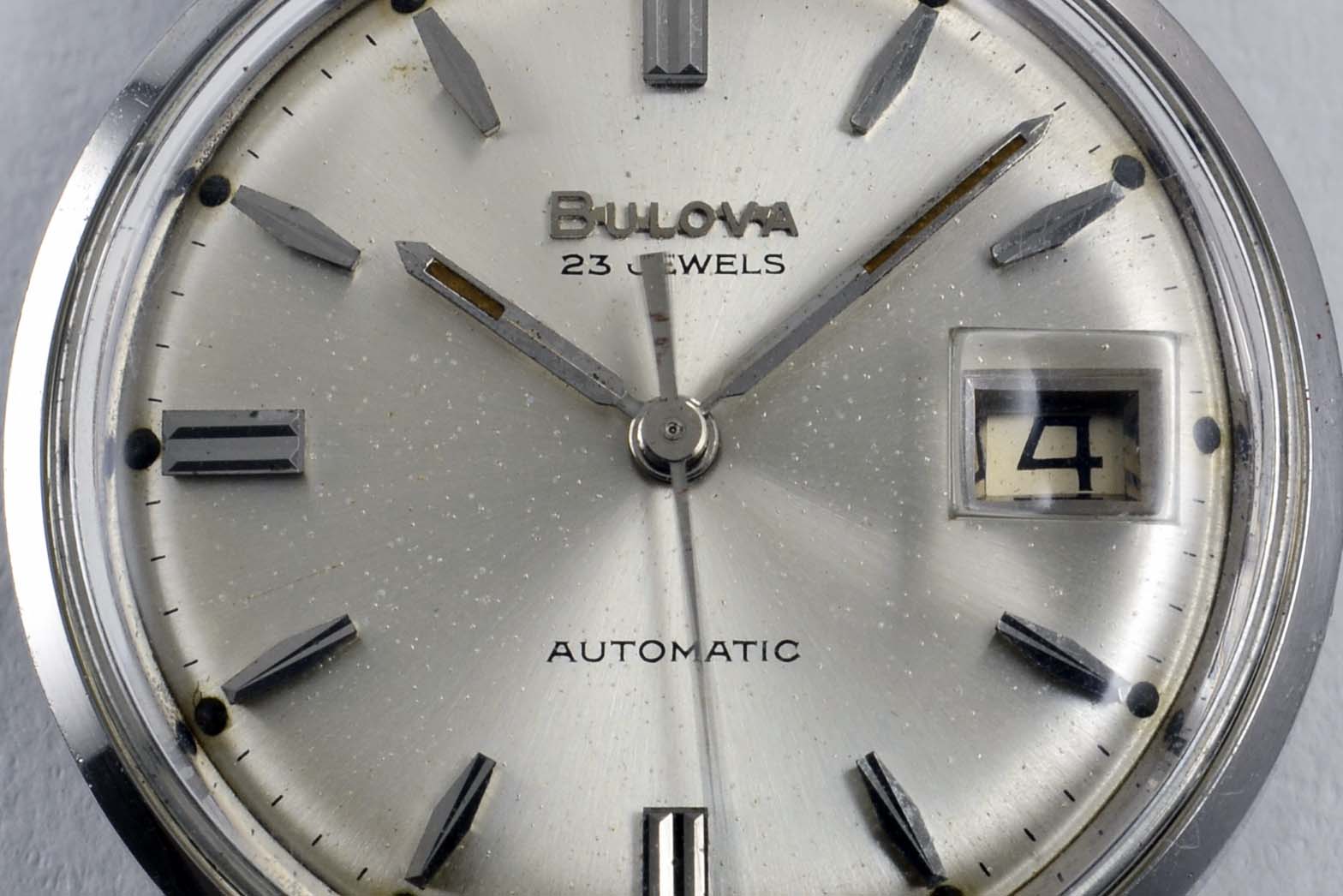 Bulova Date Automatic - 1966 - LumeVille