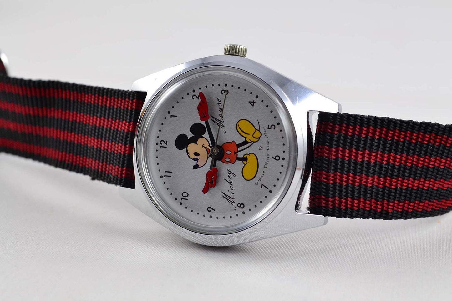 Seiko Mickey Mouse Walt Disney vers 1970 - LumeVille