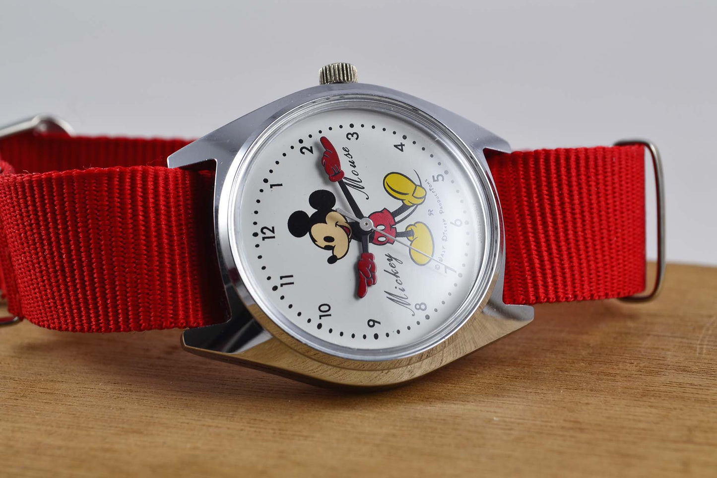 Seiko Mickey Mouse Walt Disney vers 1970 - LumeVille